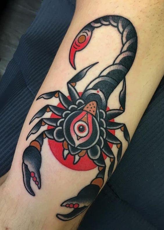 Tatuagem masculina no braço